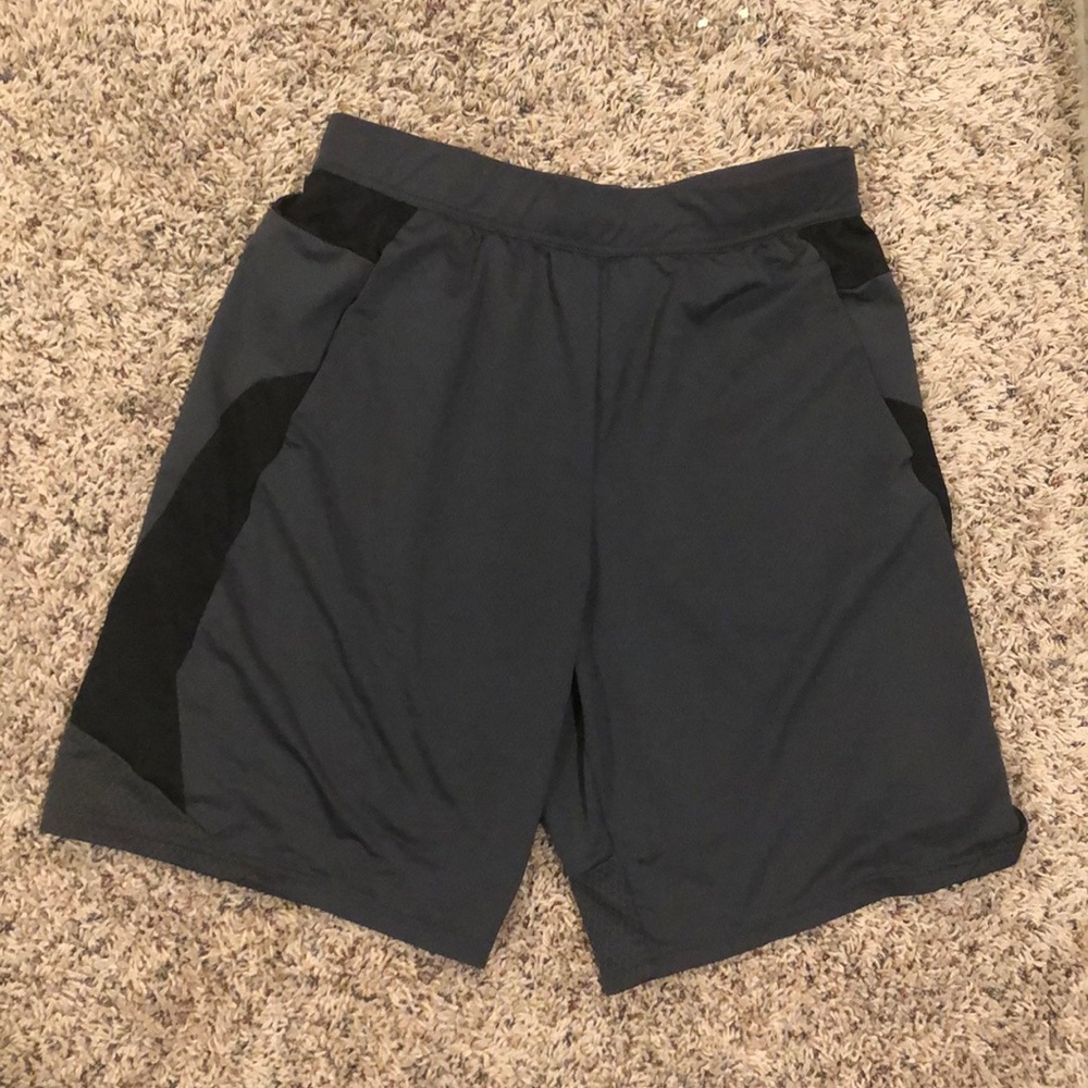 Champion shorts. Size: M.